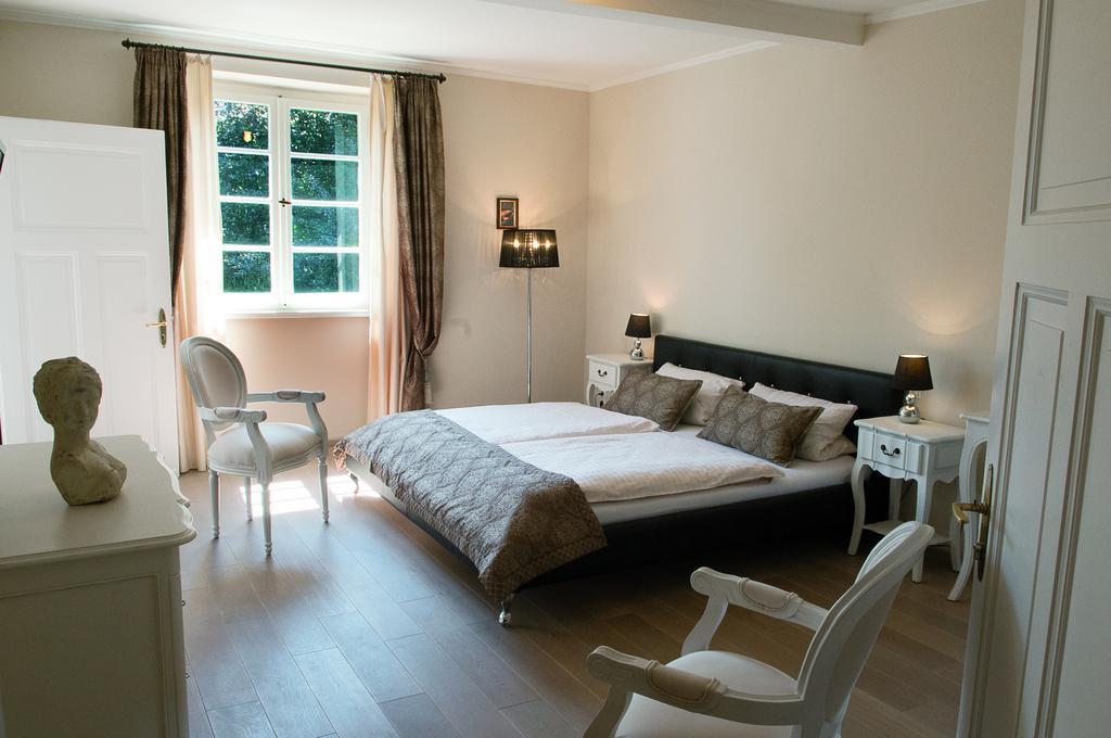 Karolingerhof Hotel Kröv Buitenkant foto